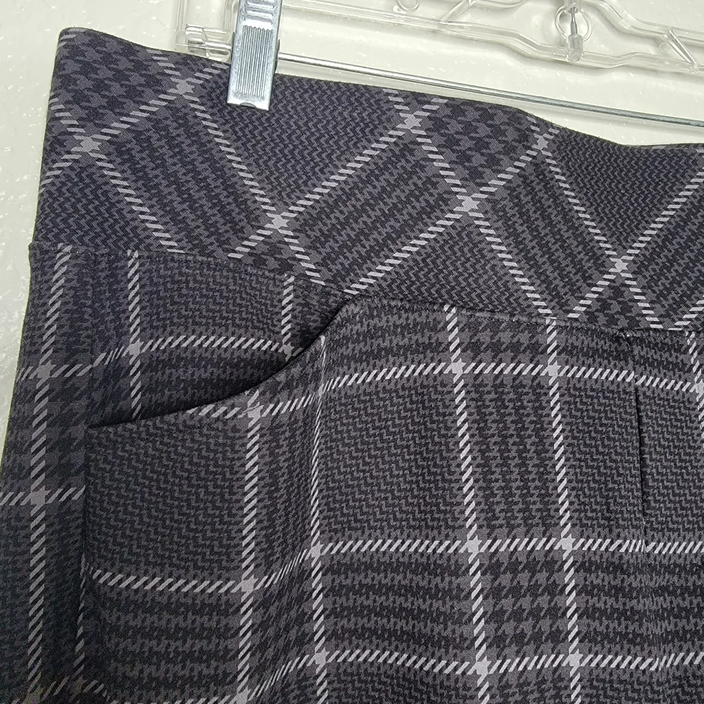 Torrid Plaid Wide Leg Pants in Black and gray - Picture 3 of 8
